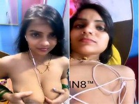 Sexy Desi Bhabhi Shows her Boobs