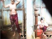 Desi Bhabhi OutDoor Bathing