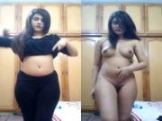 Sexy Paki Girl Shows Her Boobs
