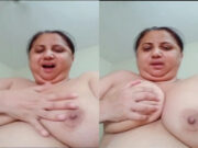 Horny Aunty Shows Big Boobs and Pussy