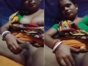 Horny Bhabhi Shows her Boobs and Pussy