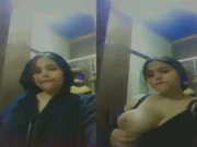 Pakistani girl in Gulf showing round big boobs