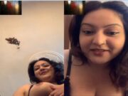 SEXY DESI GIRL SHOWS HER BOOBS ON VC