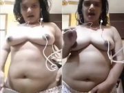 Sexy Indian girl Shows her Boobs on VC