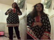 Sexy Paki Girl Shows Her Boobs and pussy Part 2